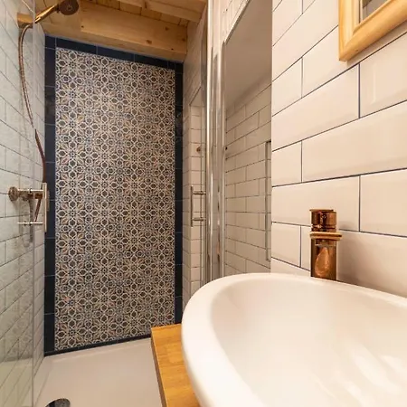 Little House Apartment *